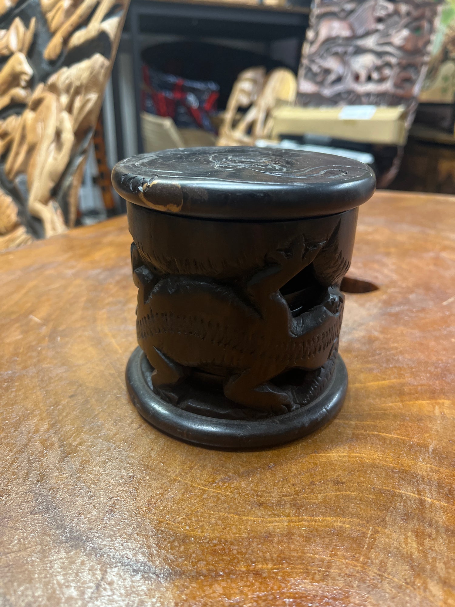 Large Ebony Lizard Design Coaster Set with 6 Coasters