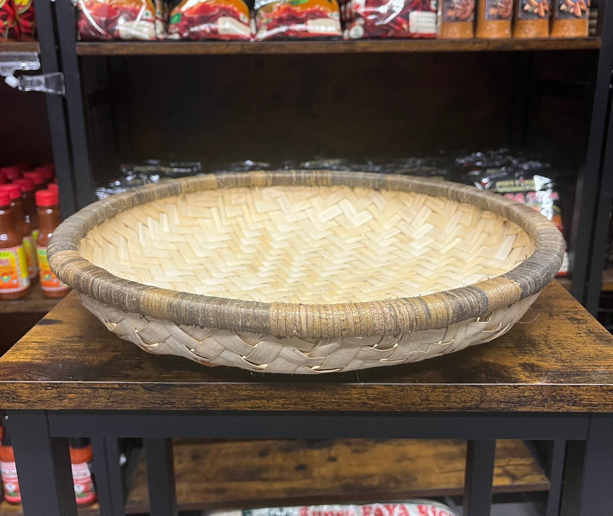 Closed Richero / Flat Rounded Shallow Wicker Basket