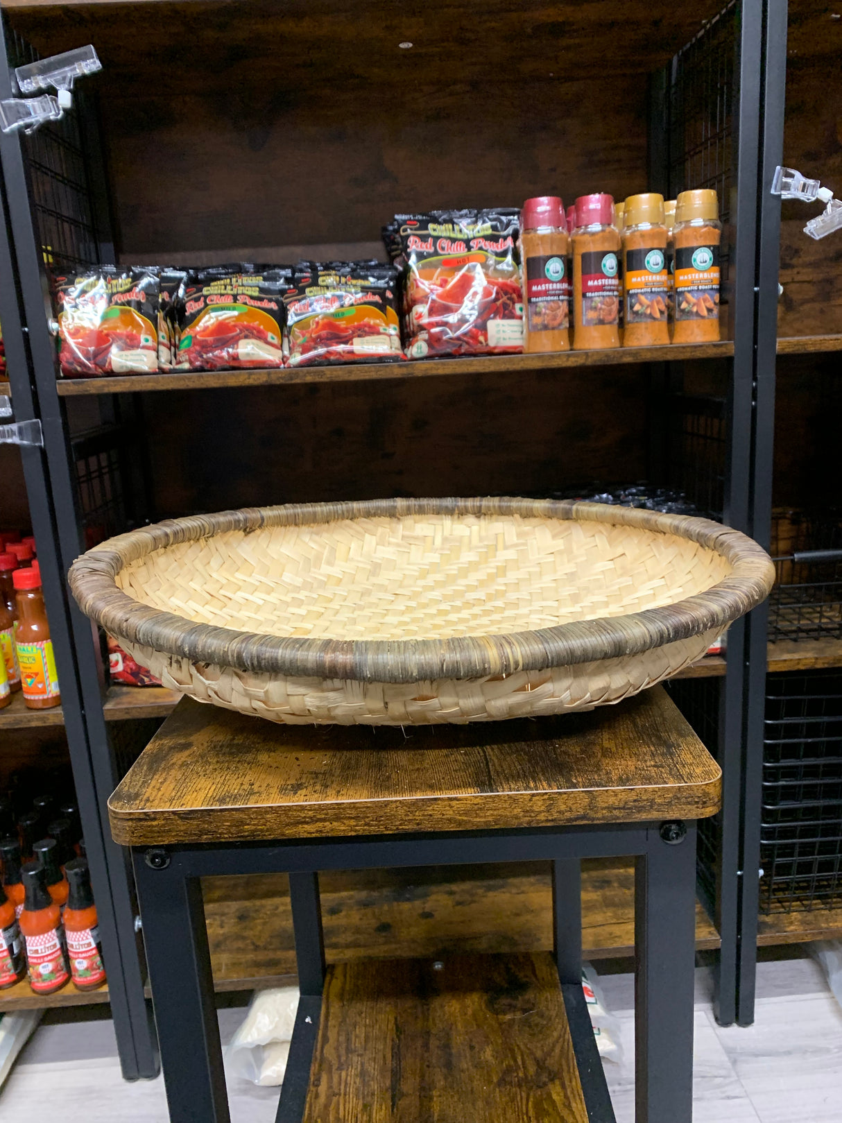 Closed Richero / Flat Rounded Shallow Wicker Basket
