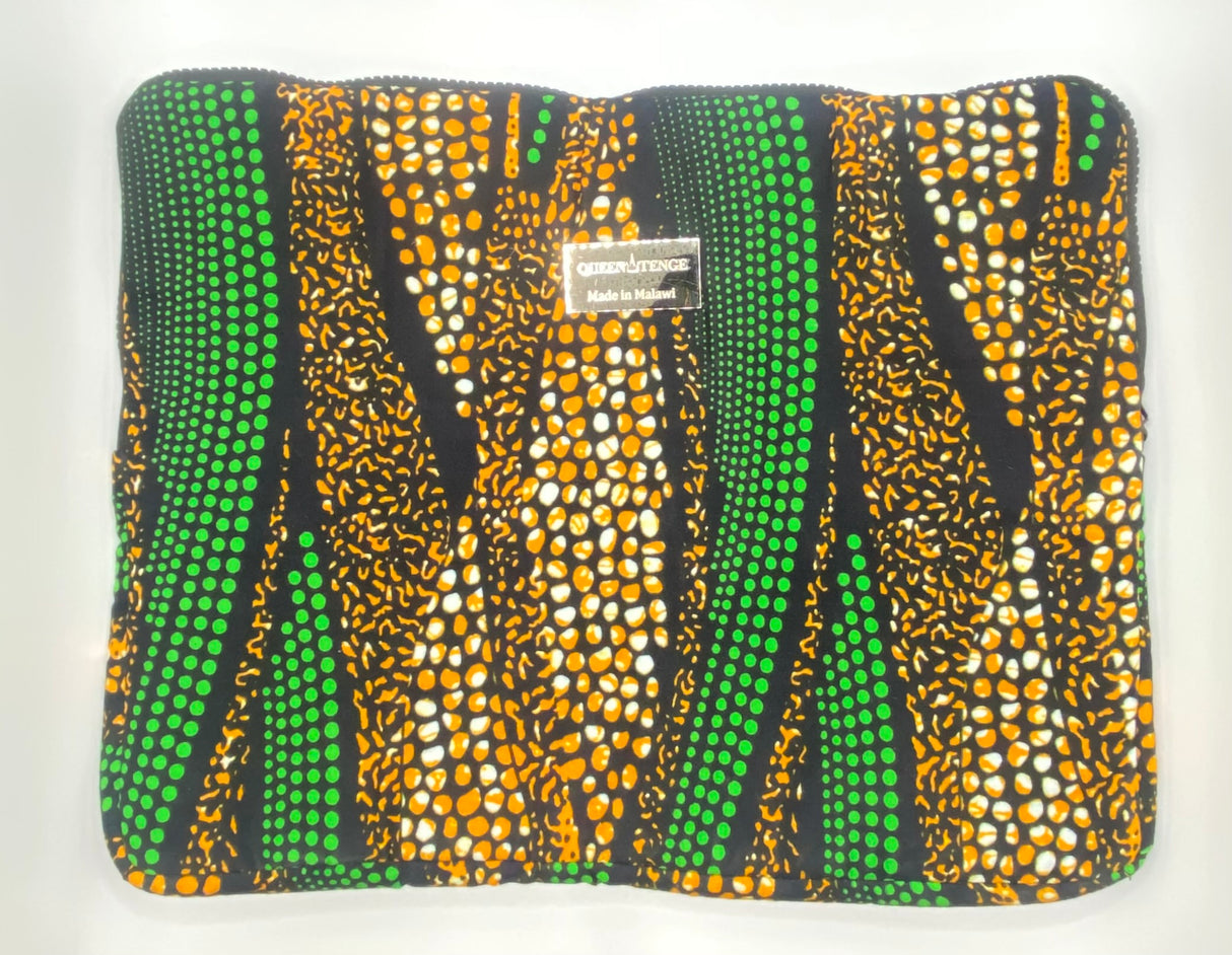 Queen Tenge - Laptop Sleeve Medium