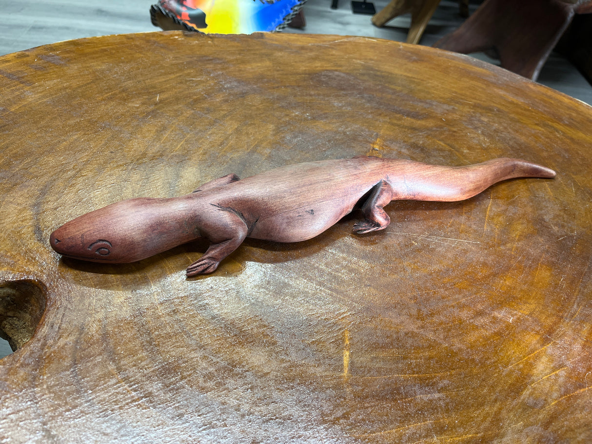 Lifelike Gecko Wooden Curio