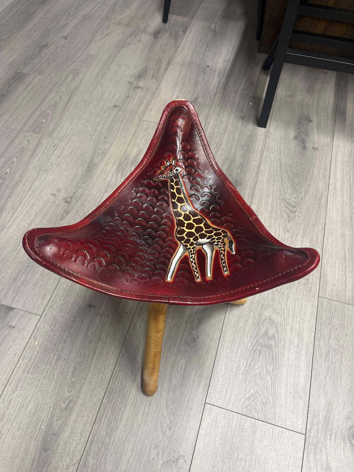 Handmade Folding Tripod Chair with a Giraffe on the Leather Seat - Tanzania