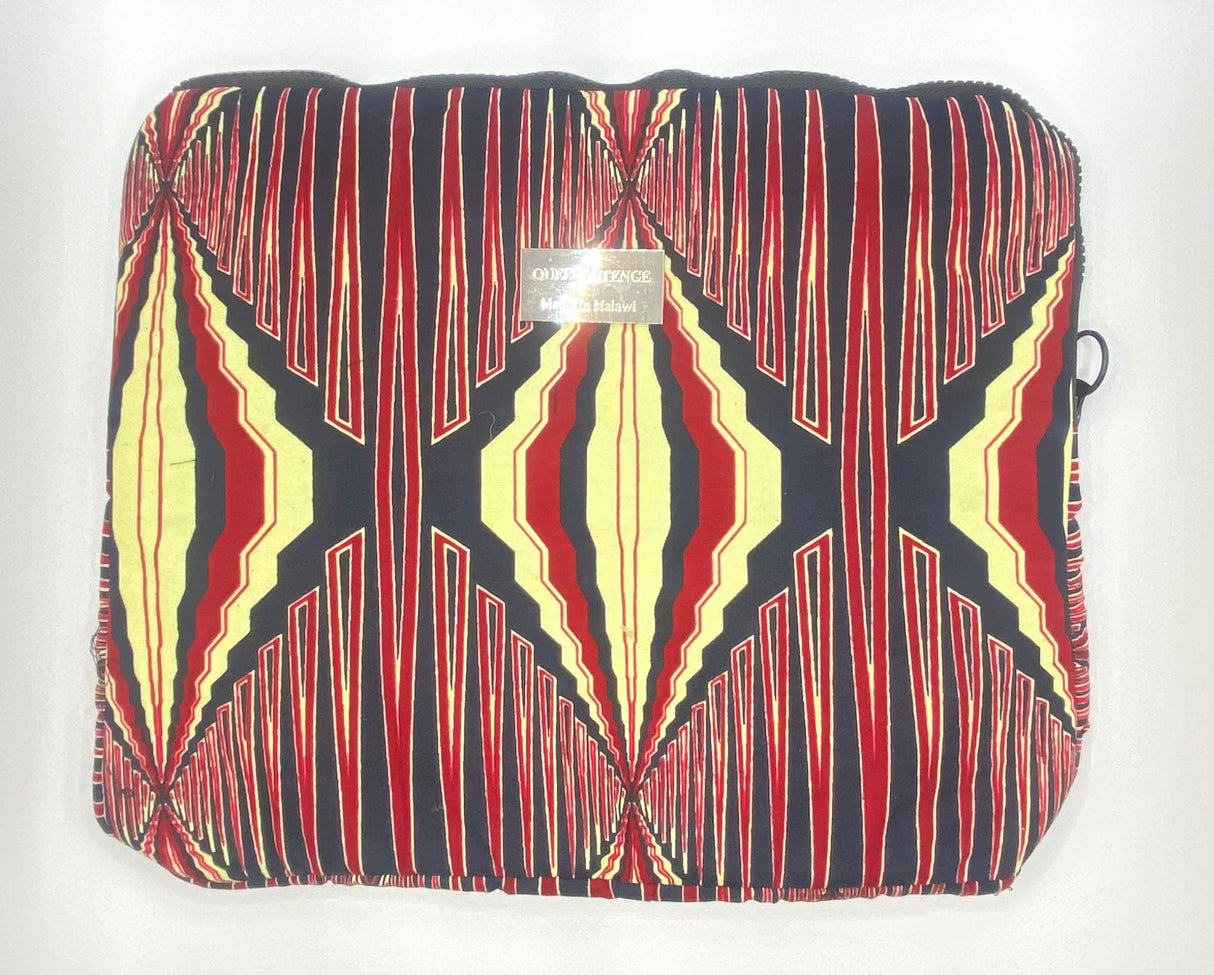 Queen Tenge - Laptop Sleeve Medium