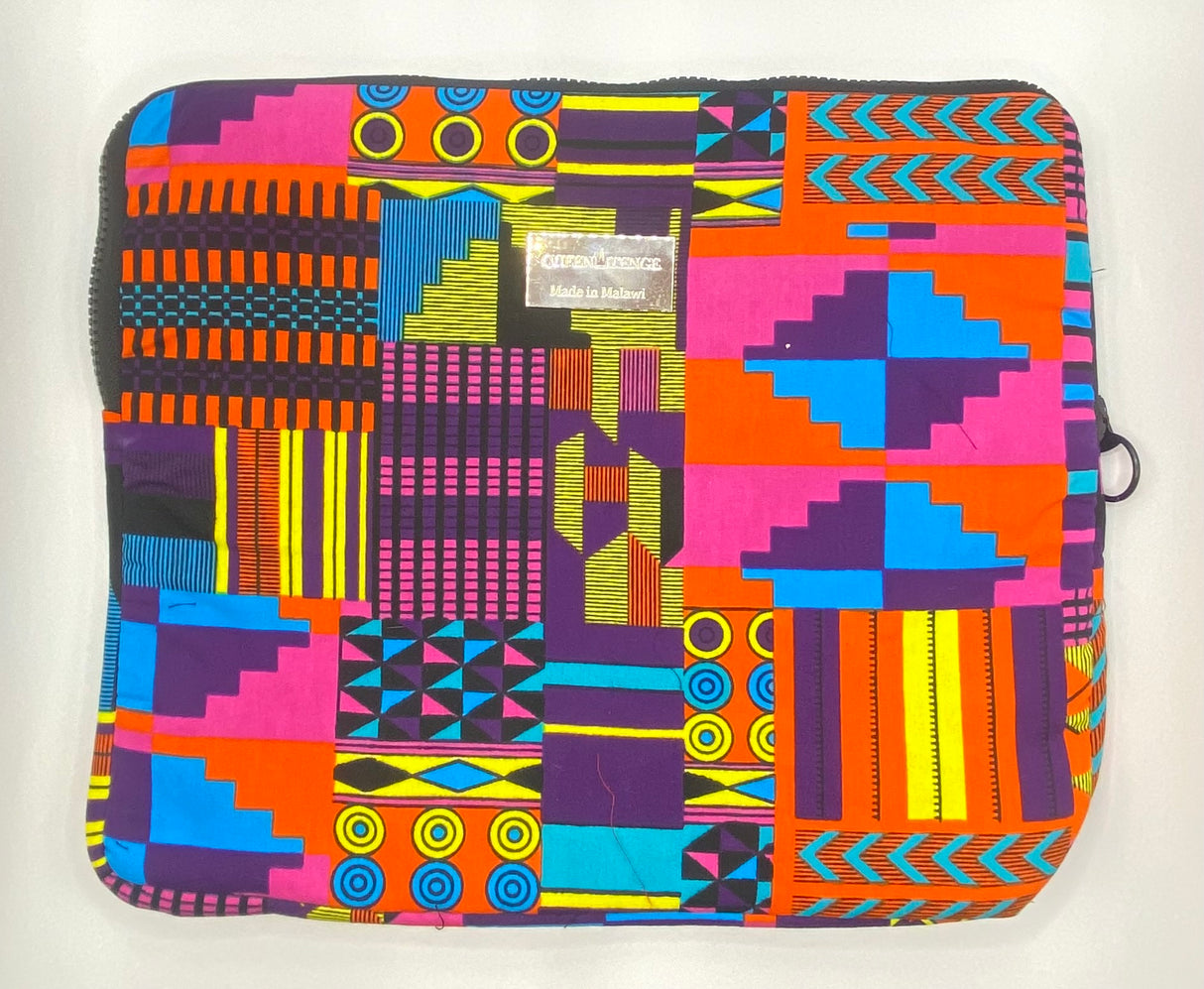 Queen Tenge - Laptop Sleeve Medium