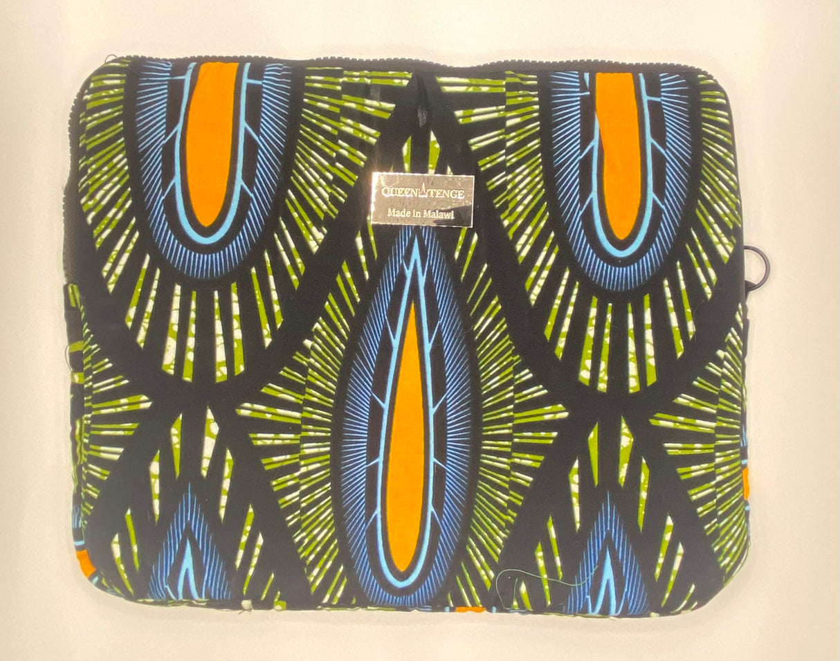 Queen Tenge - Laptop Sleeve Medium