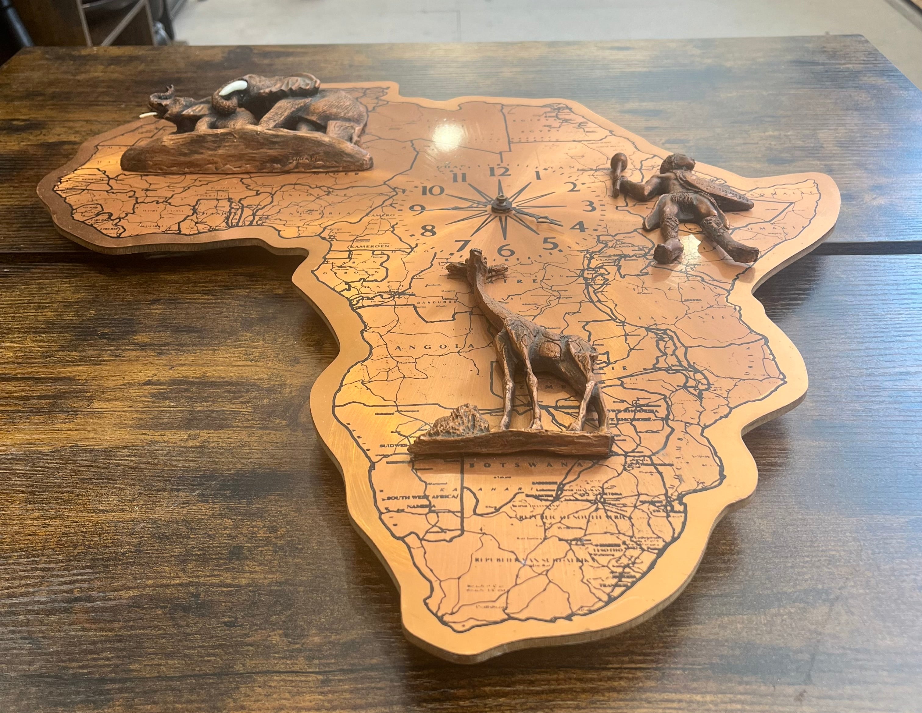 西アフリカの古木オブジェ Copper Map Of Africa Clock – Africas Finest
