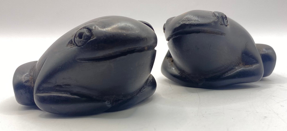 Leg Tucked Ebony Frog