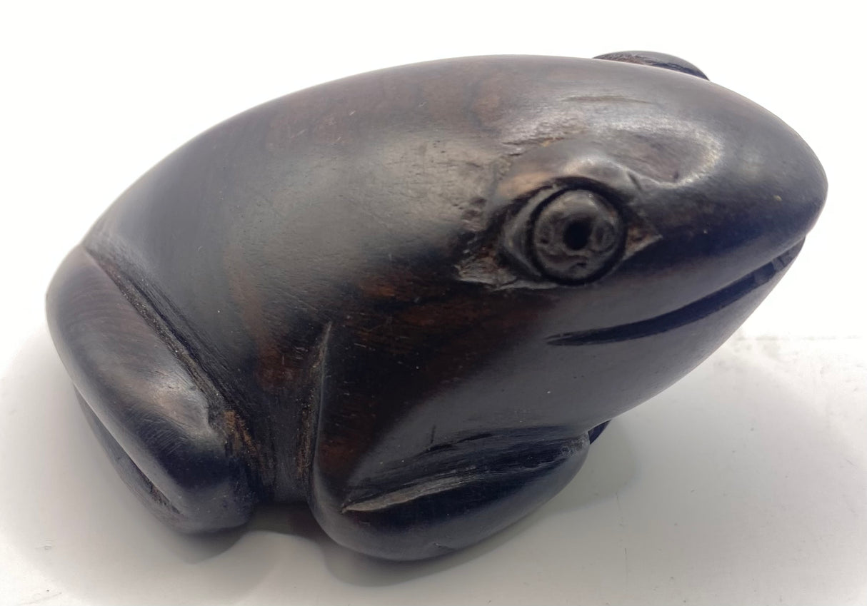 Leg Tucked Ebony Frog