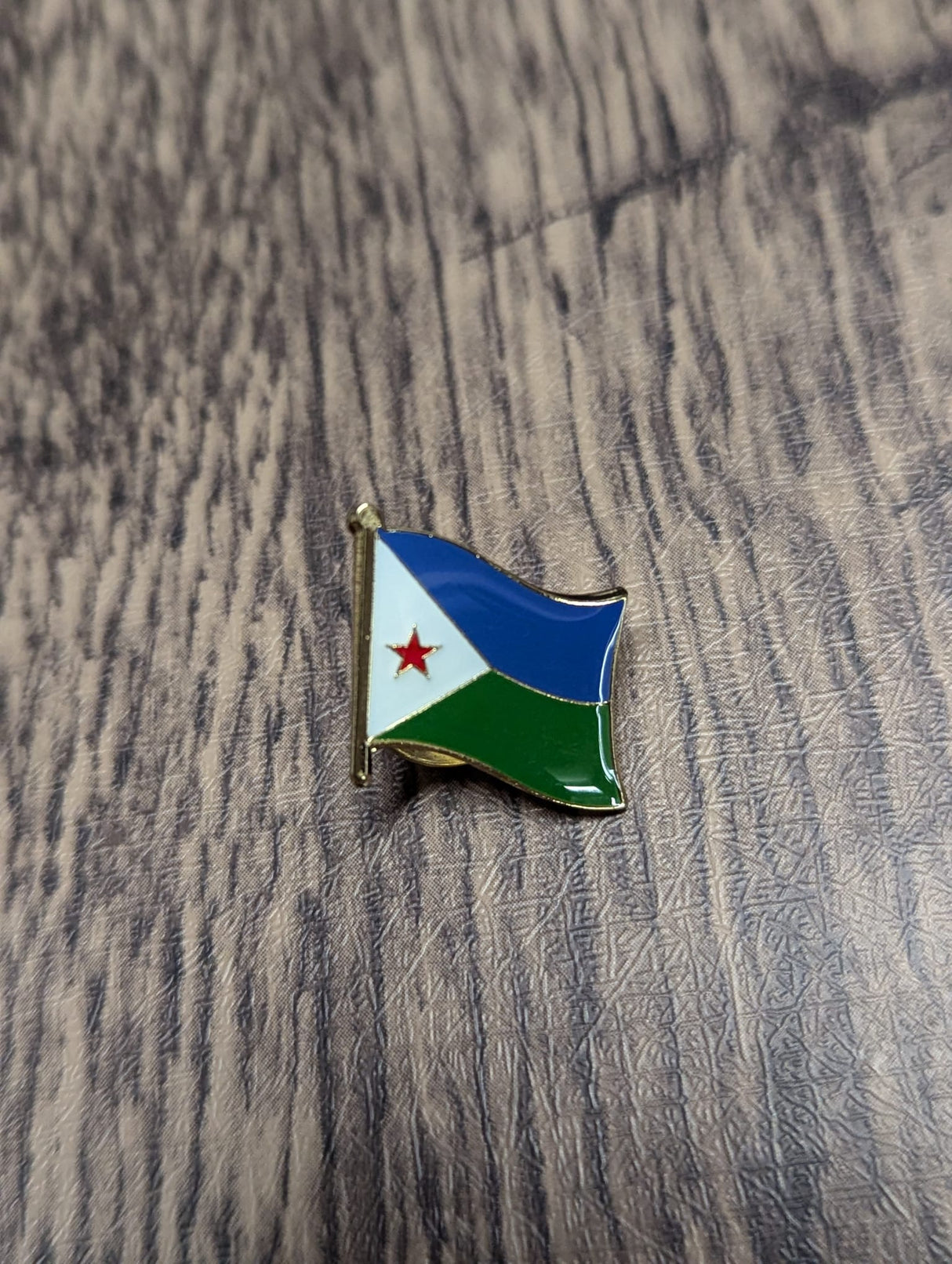 National Flag Pin Badge 1.6cm x 1.6cm