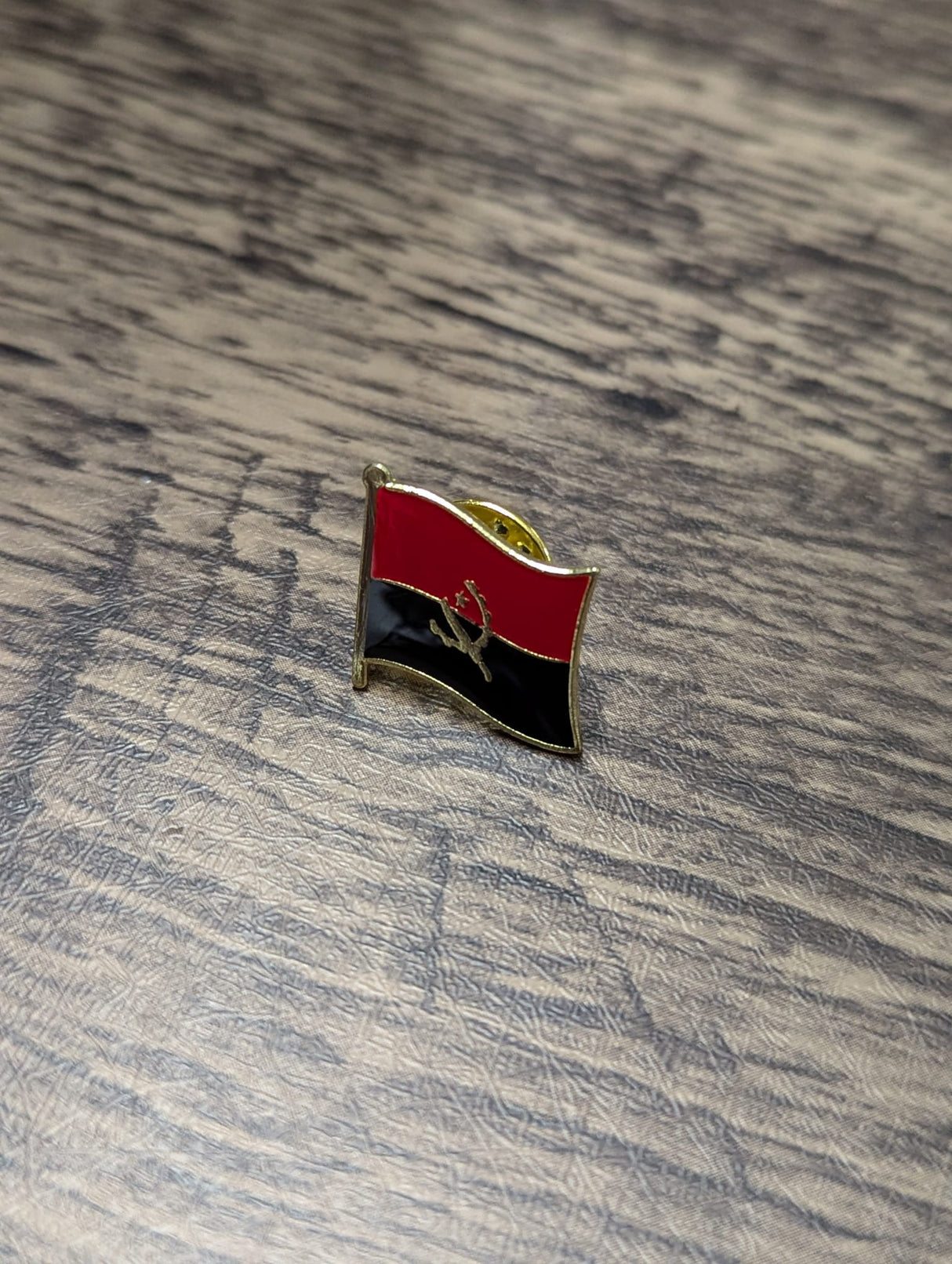 National Flag Pin Badge 1.6cm x 1.6cm