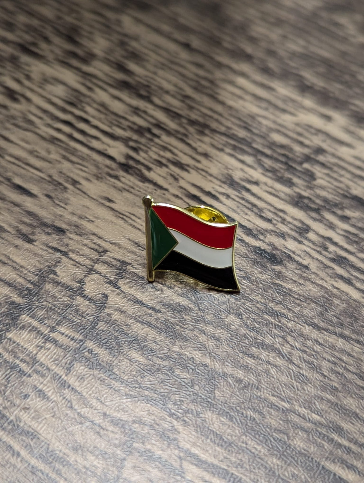 National Flag Pin Badge 1.6cm x 1.6cm