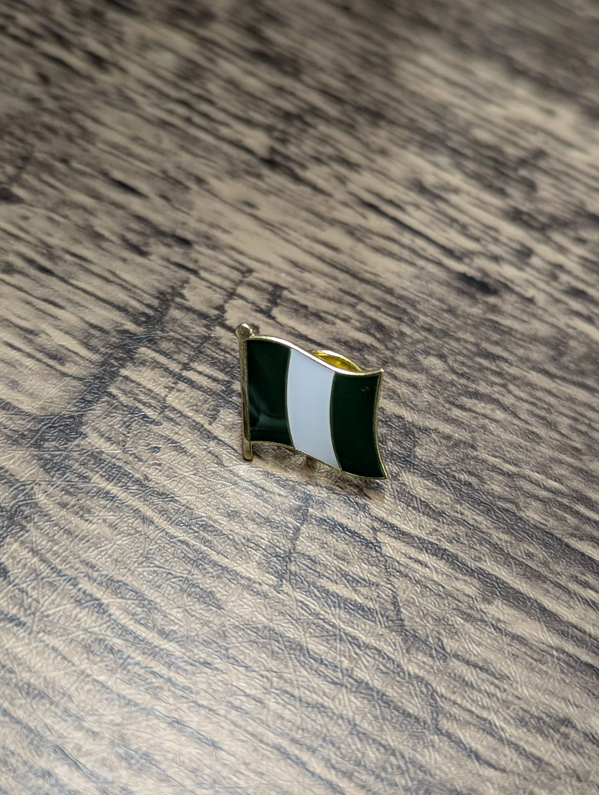National Flag Pin Badge 1.6cm x 1.6cm