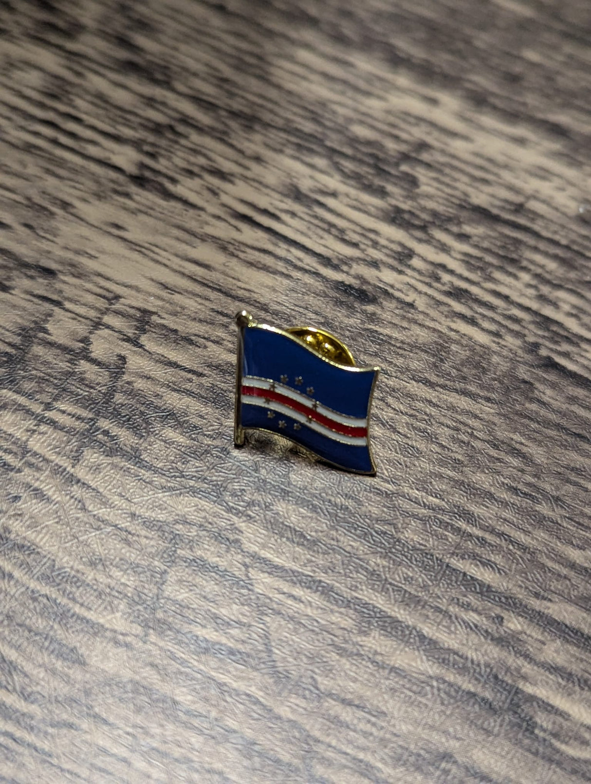 National Flag Pin Badge 1.6cm x 1.6cm