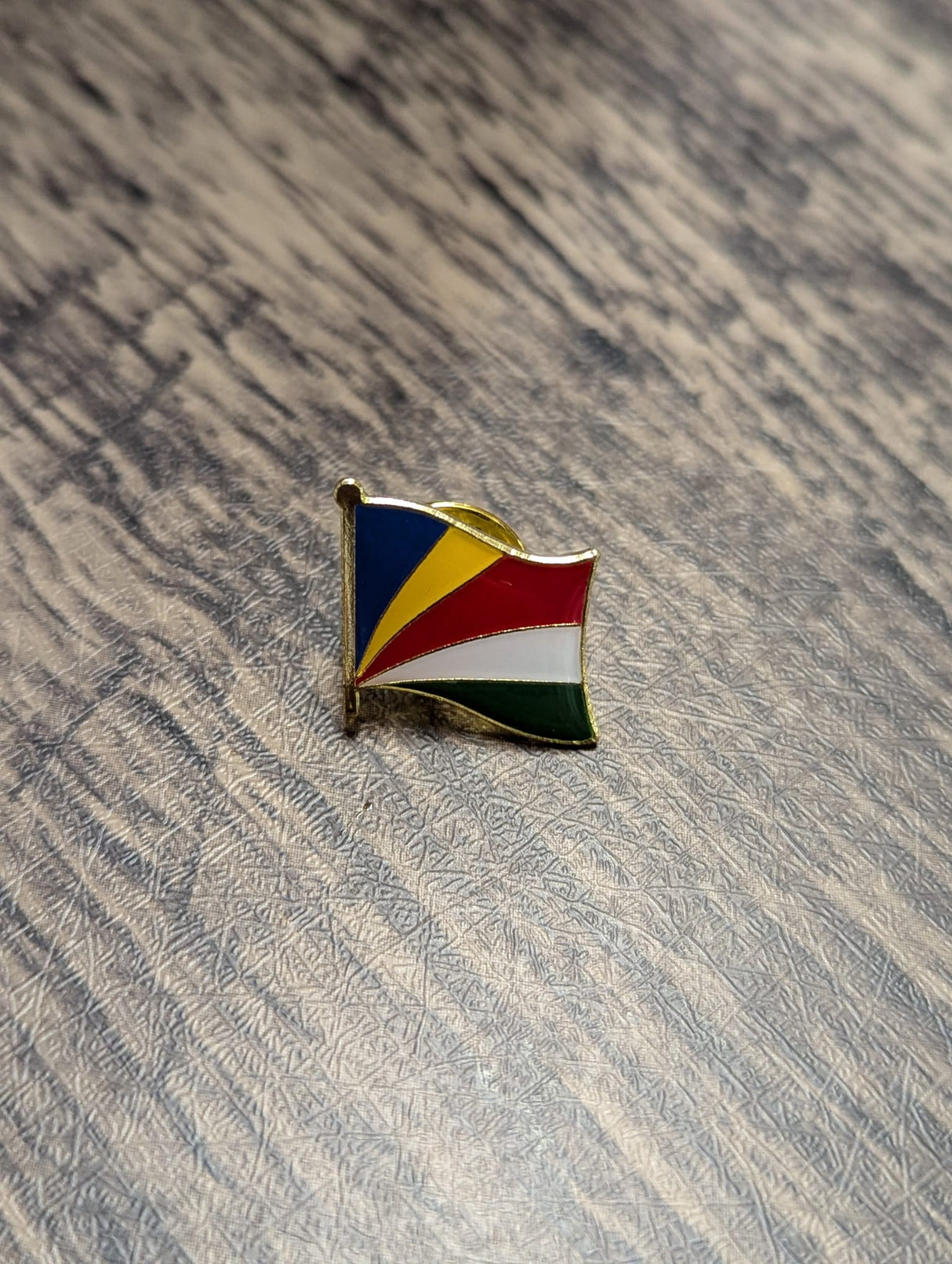 National Flag Pin Badge 1.6cm x 1.6cm