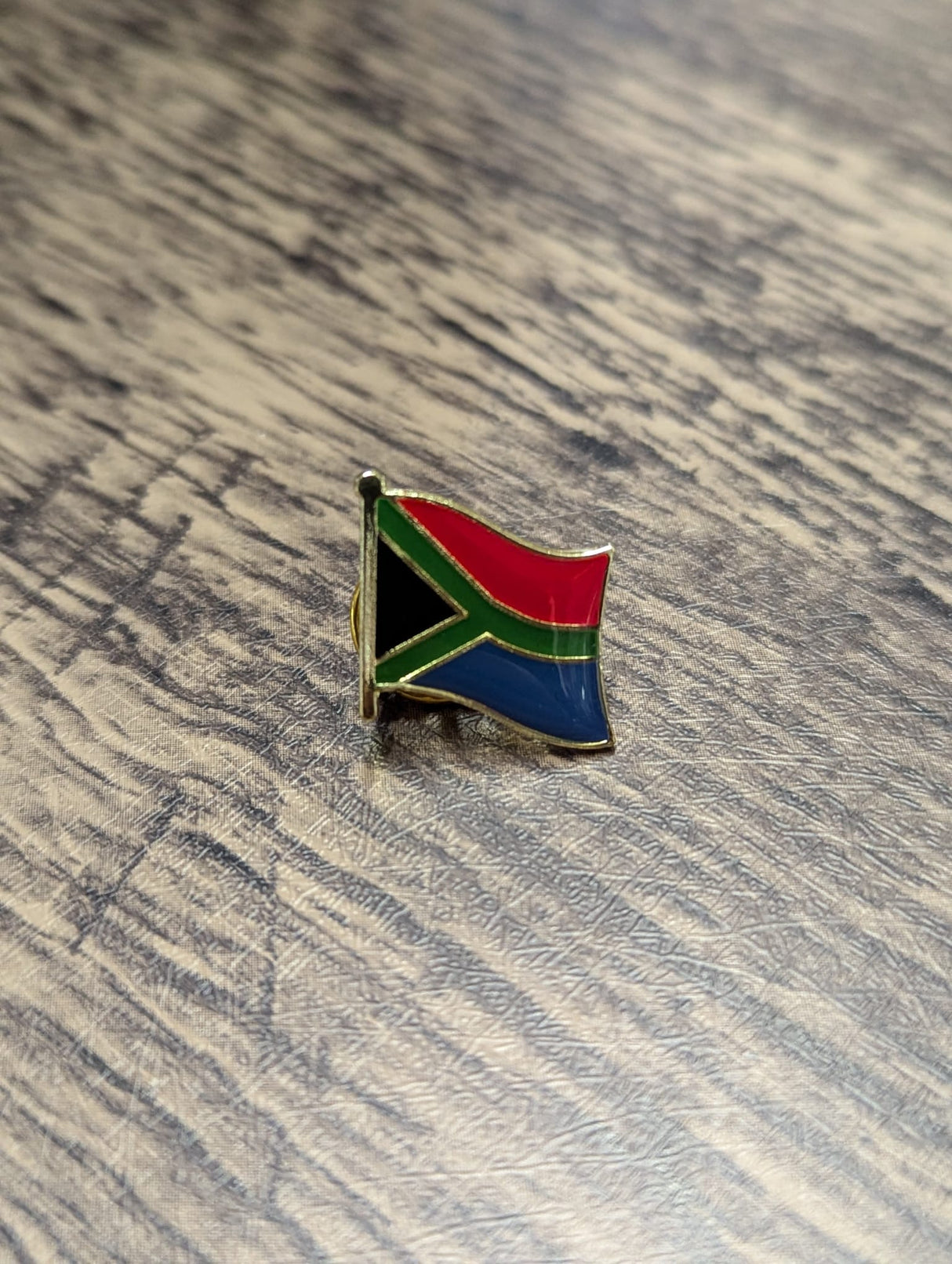 National Flag Pin Badge 1.6cm x 1.6cm